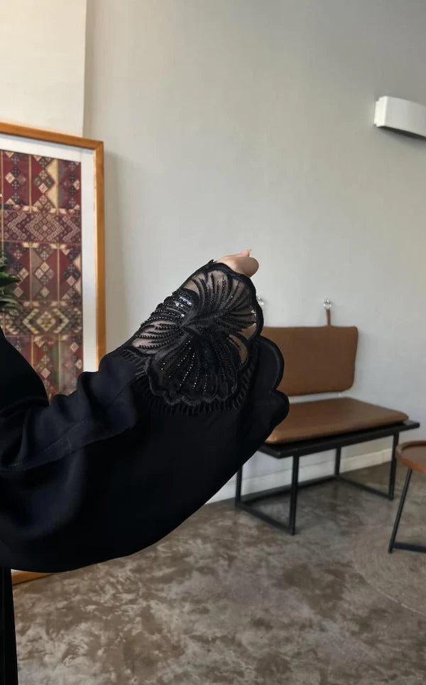 عبايه قمر نص كلوش او عادي