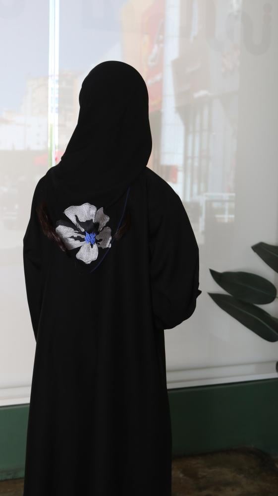 عباية سما بوردة زرقاء